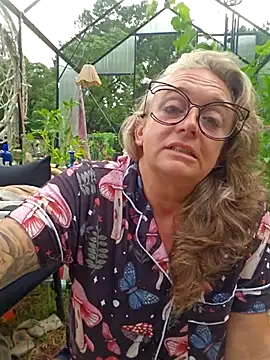 Snapshot of Blondejenn chatting on July 21, 12:50 pm Blondejenn online show from July 21, 12:50 pm