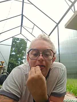 Snapshot of Blondejenn chatting on June 5, 12:00 pm Blondejenn online show from June 5, 12:00 pm