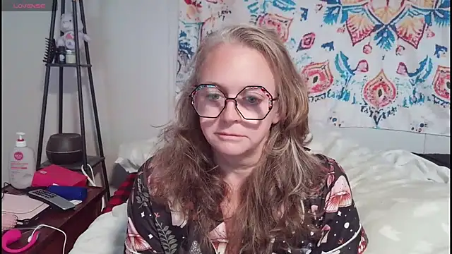 Blondejenn online show from May 28, 12:22 pm