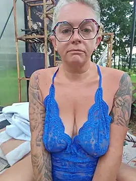Snapshot of Blondejenn chatting on July 11, 11:10 am Blondejenn online show from July 11, 11:10 am