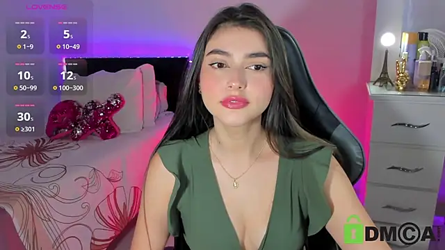 esmeralda le online show from April 16, 11:44 am