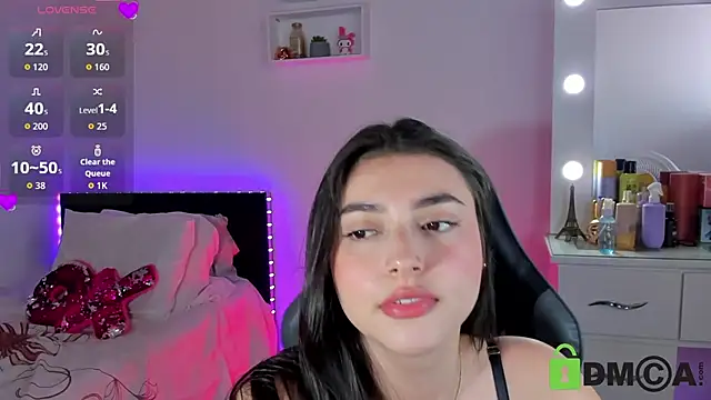 esmeralda le online show from May 9, 1:14 pm