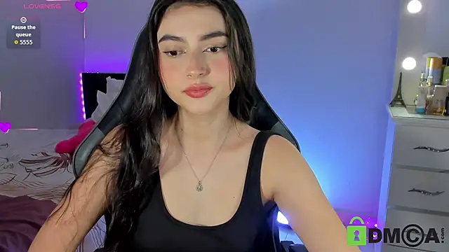esmeralda le online show from June 30, 10:21 pm