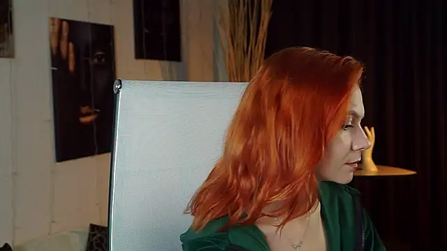Snapshot of LisaAris chatting on June 18, 9:31 pm LisaAris online show from June 18, 9:31 pm