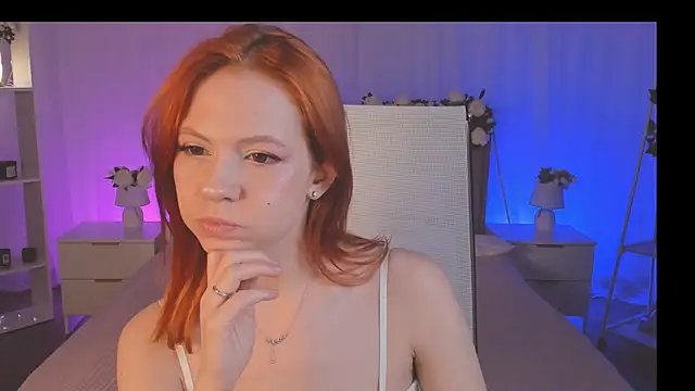 Snapshot of LisaAris chatting on June 10, 10:00 pm LisaAris online show from June 10, 10:00 pm