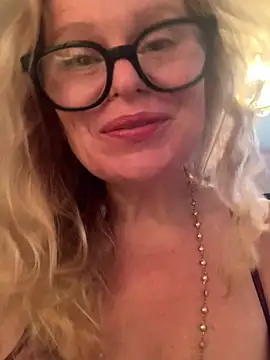 Snapshot of Love_Lee_xo chatting on July 14, 11:38 am Love Lee xo online show from July 14, 11:38 am