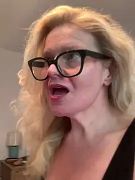 Snapshot of Love_Lee_xo chatting on July 3, 4:46 pm Love Lee xo online show from July 3, 4:46 pm