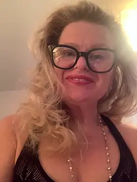 Snapshot of Love_Lee_xo chatting on June 26, 11:27 am Love Lee xo online show from June 26, 11:27 am