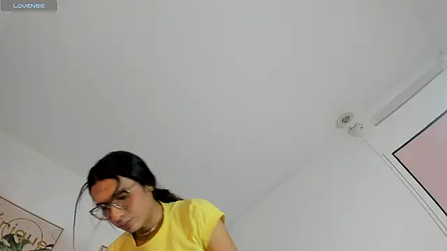 Maddie Ray online show from April 15, 7:18 pm