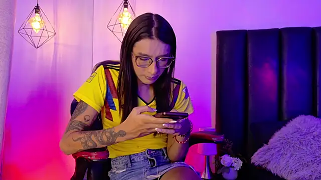 Maddie Ray online show from June 28, 5:36 am