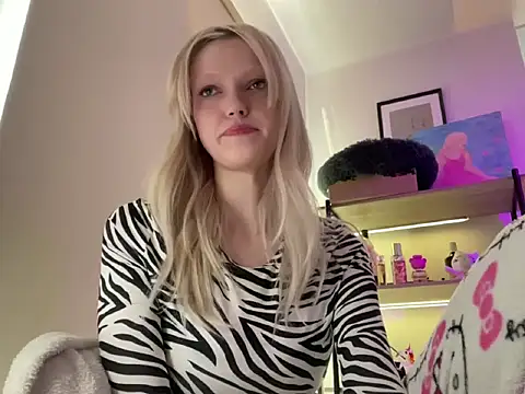 StellinaLuna online show from April 14, 4:01 pm