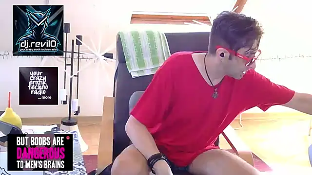 OllyFummler online show from May 31, 7:36 am