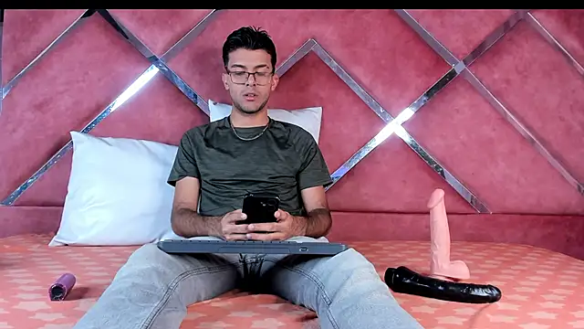 RodrigoColby2 online show from June 4, 3:33 am
