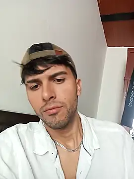 RodrigoColby2 online show from May 15, 5:44 pm