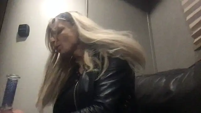 GypsiiCornel online show from April 15, 8:53 am