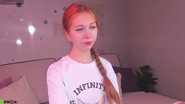 Snapshot of Sienna_Nyx chatting on June 7, 9:14 am Sienna Nyx online show from June 7, 9:14 am