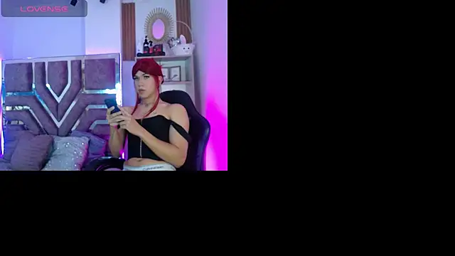 Eva  Walker online show from April 7, 8:32 pm