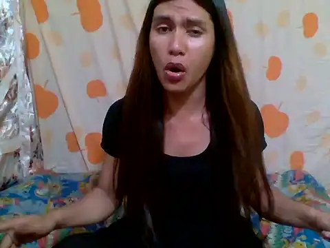 Snapshot of luna_veille chatting on May 7, 8:39 am luna veille online show from May 7, 8:39 am