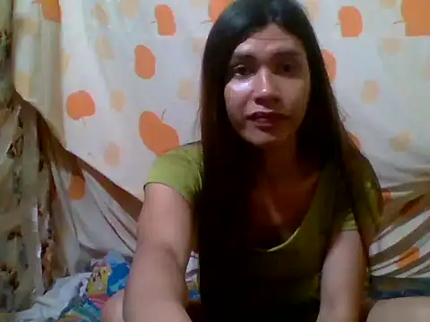 Snapshot of luna_veille chatting on May 5, 9:23 am luna veille online show from May 5, 9:23 am