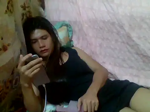 Snapshot of luna_veille chatting on May 24, 3:50 am luna veille online show from May 24, 3:50 am