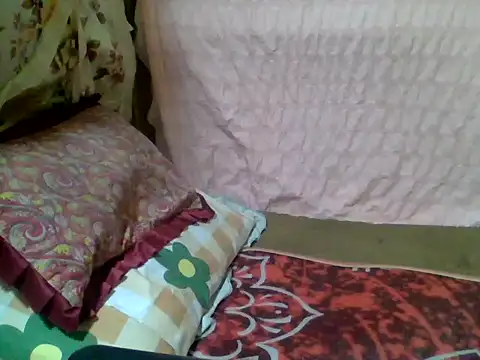 Snapshot of luna_veille chatting on May 29, 1:00 am luna veille online show from May 29, 1:00 am