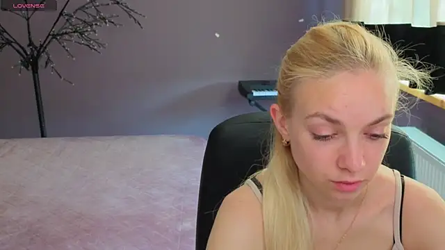SonnySofia online show from May 18, 5:45 am