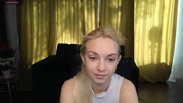 SonnySofia online show from May 6, 5:33 am