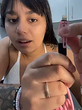 daranoirvc online show from April 8, 11:17 pm