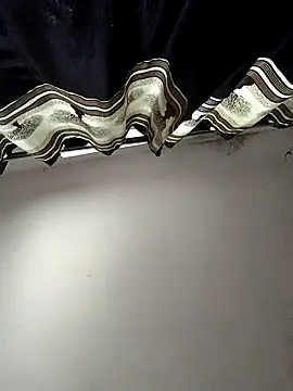 Simisingh1 online show from April 18, 6:49 am