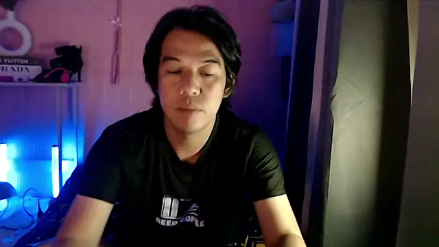 Snapshot of akiramoore chatting on May 31, 5:13 am akiramoore online show from May 31, 5:13 am