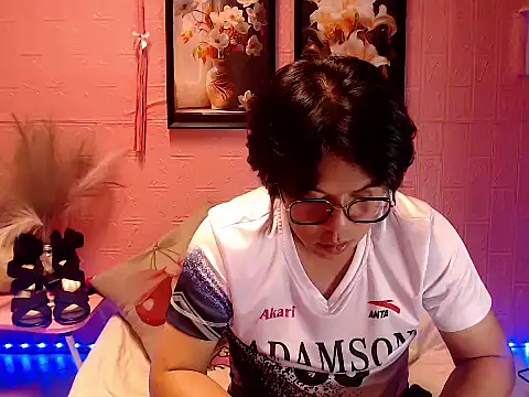 Snapshot of akiramoore chatting on May 17, 4:56 am akiramoore online show from May 17, 4:56 am