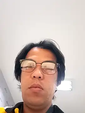 Snapshot of akiramoore chatting on May 25, 12:21 am akiramoore online show from May 25, 12:21 am