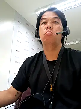 Snapshot of akiramoore chatting on June 4, 1:54 am akiramoore online show from June 4, 1:54 am