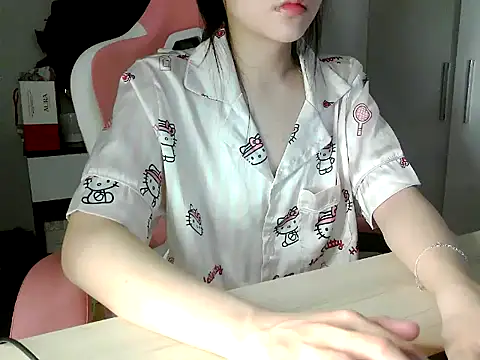 lucienguyen online show from May 27, 6:59 pm