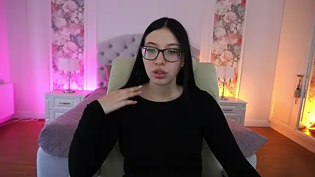 Snapshot of SsoftAura chatting on April 13, 12:42 pm SsoftAura online show from April 13, 12:42 pm