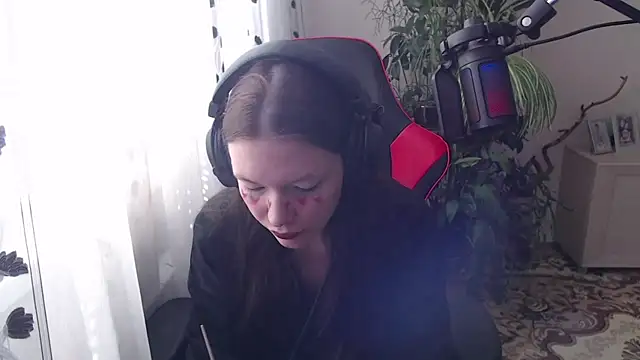 PunyKnee online show from April 7, 10:06 am