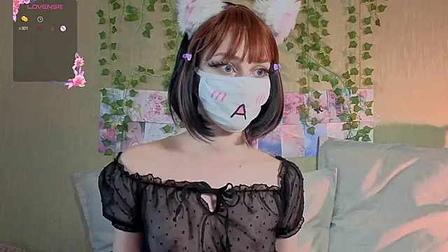 LunaNyanmi online show from May 18, 2:22 pm