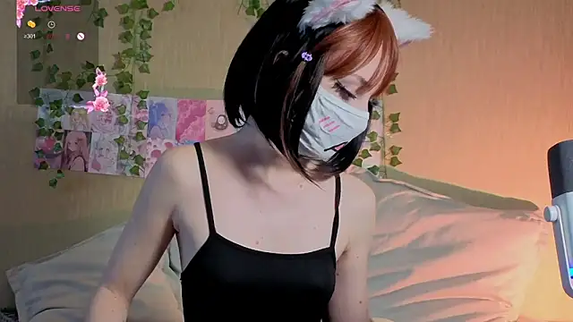 LunaNyanmi online show from May 13, 2:35 pm
