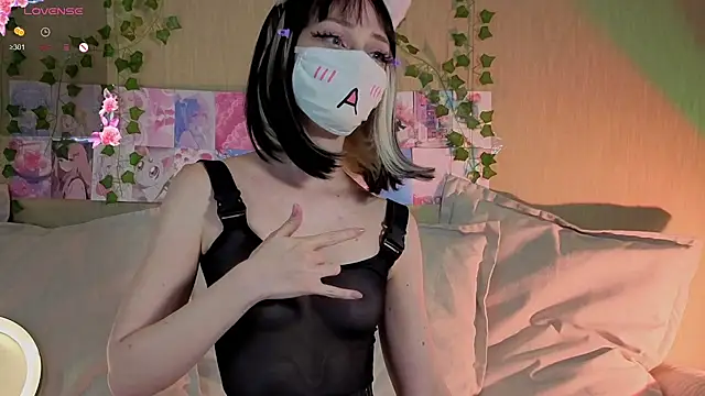 LunaNyanmi online show from April 29, 9:24 am