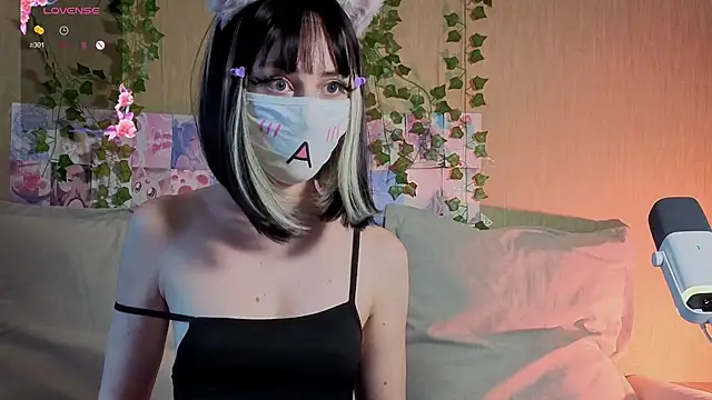 LunaNyanmi online show from May 30, 12:22 pm