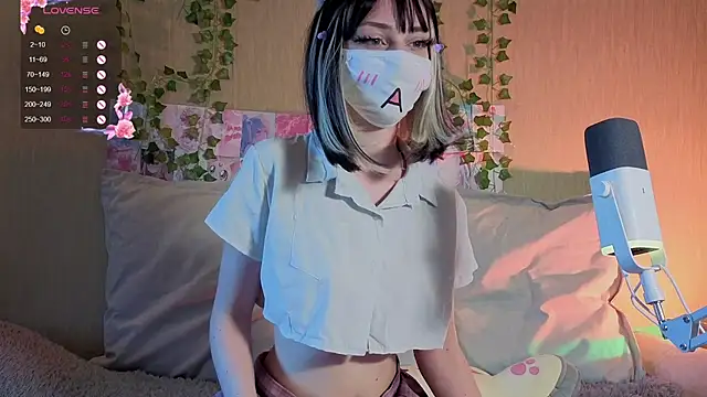 LunaNyanmi online show from June 6, 1:49 pm