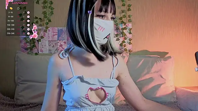 LunaNyanmi online show from May 23, 11:42 am