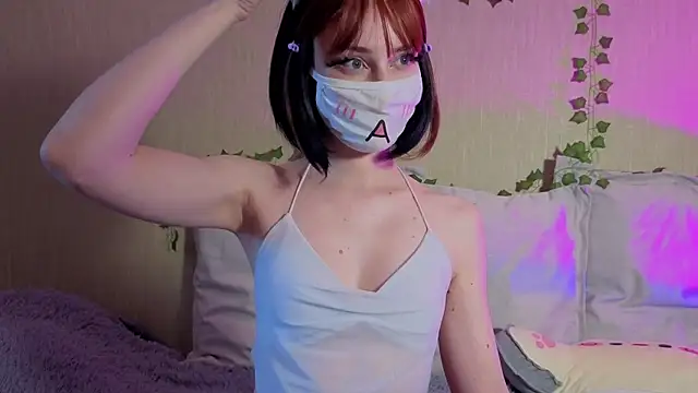 LunaNyanmi online show from June 15, 1:22 pm