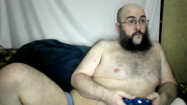 BriTheTopBear online show from April 28, 2:27 am