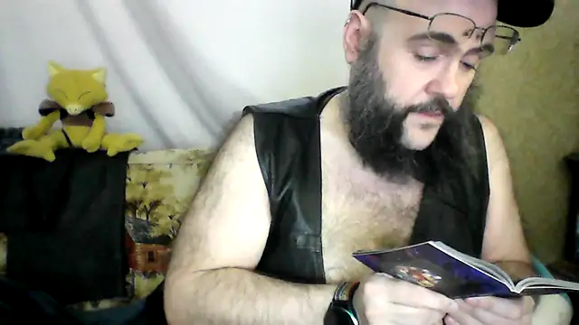 BriTheTopBear online show from May 14, 9:56 pm