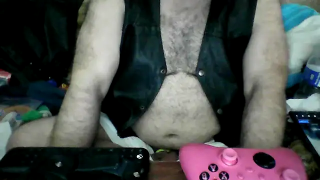 BriTheTopBear online show from May 17, 5:07 am
