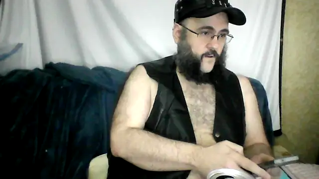 BriTheTopBear online show from May 1, 2:05 am