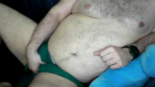 BriTheTopBear online show from April 24, 2:46 am