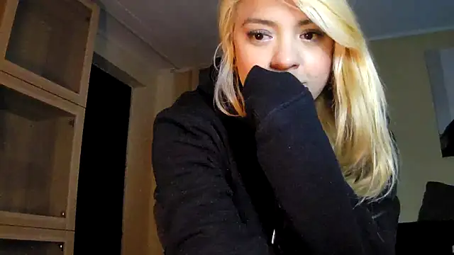 Snapshot of SilvyDiamond chatting on May 14, 9:45 pm SilvyDiamond online show from May 14, 9:45 pm