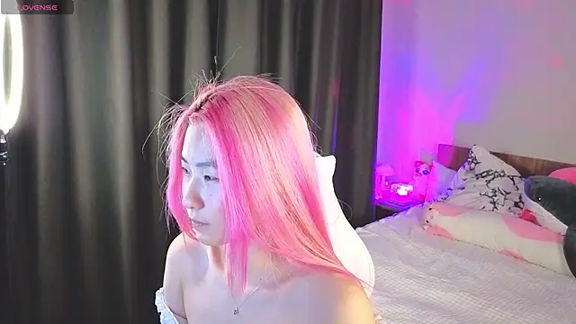 honeyveil  online show from April 14, 2:11 pm